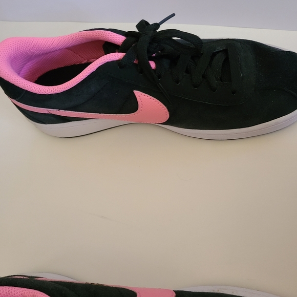 Nike Snearkers or Tennis Shoes Size 7 - Picture 5 of 8